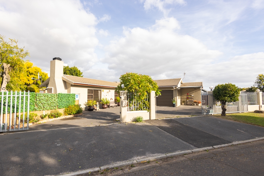 5 Bedroom Property for Sale in Ferndale Western Cape